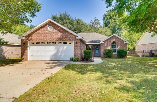 Fayetteville Casa | Charming Arkansas Retreat with Deck, Near Downtown!