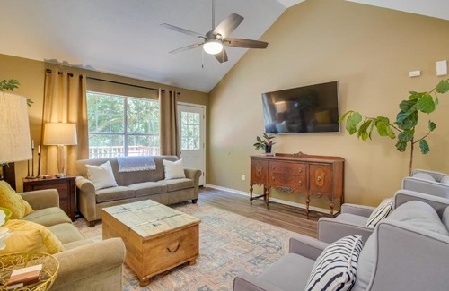 Fayetteville Casa | Charming Arkansas Retreat with Deck, Near Downtown!