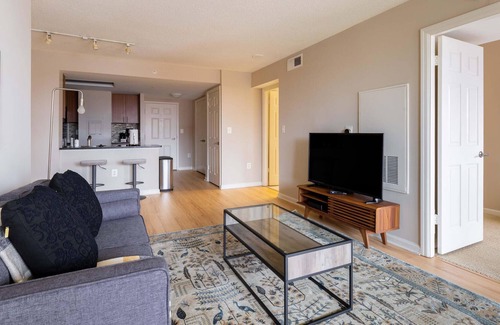 Radnor - Fort Myer Heights Apartamento | Charming Arlington 1BR Apt w/Gym, 5mi to Dtwn DC