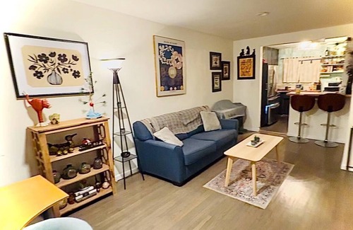 Alamitos Beach Condominio | Charming Artist Condo - Close walk to the Beach