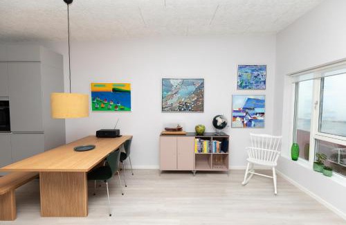 Hoyvik Apartamento | Charming Artistic Retreat - Panoramic View
