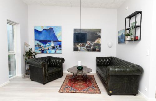 Hoyvik Apartamento | Charming Artistic Retreat - Panoramic View