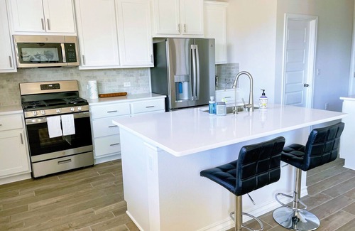 Austin Casa | Charming Austin Home near DT, Airport with community pool