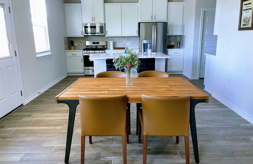 Austin Casa | Charming Austin Home near DT, Airport with community pool