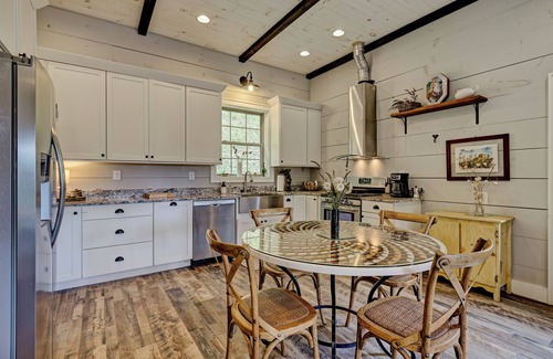 Cullowhee Casa | Charming Barndominium - 5 minutes from lake access and hiking trail - PAZ Place