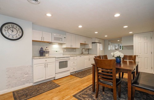 Murray Apartamento | Charming basement apartment in ideal/central location