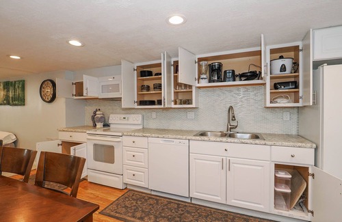Murray Apartamento | Charming basement apartment in ideal/central location