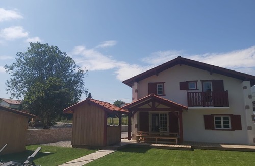 Irouleguy Casa | Charming Basque house. Ideal family and friends with children