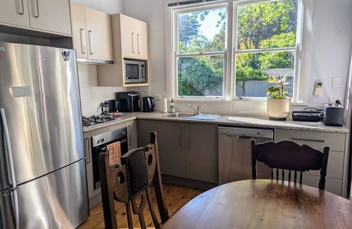 Bathurst Casa | Charming Bathurst Bungalow on Leafy Street