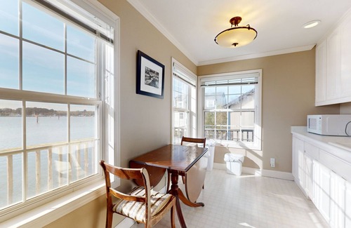 Old Town Apartamento | Encantadora cabaña frente a la bahía con vistas magníficas ideal para una escapada romántica rápida!