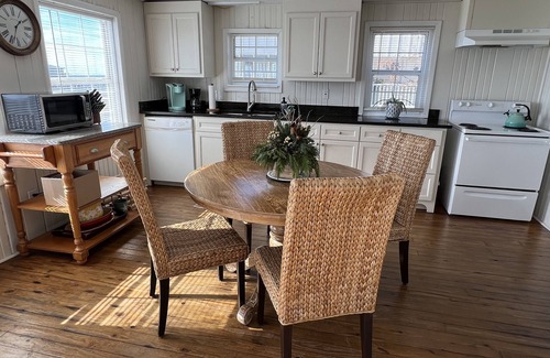 Fairhope Casa | Charming Bayfront Getaway - Private Pier