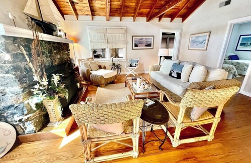 Dewey Beach Cabaña | Charming Bayside Cottage in Dewey Beach: Relaxing Decks, Porches & Private Rooms