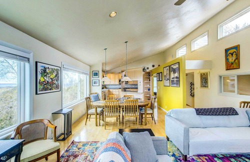 Morrison Casa | Charming ‘Bayview Art House’ with Deck & Grill!