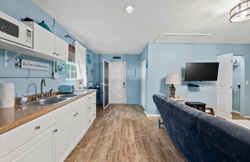 Naples Park Casa | Charming Beach Bungalow