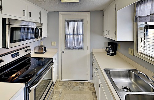 The Dunes Condominio | Charming Beach Cottage | Steps to Sun & Sand | Guest Cottage 14