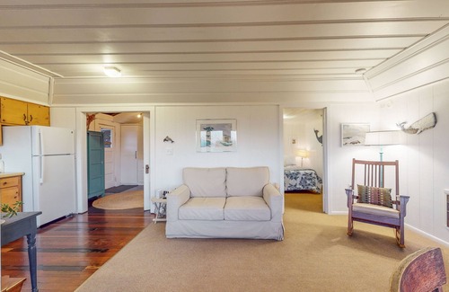Salmon Creek Casa | Charming beach cottage with an ocean view, WiFi, gas fireplace, & full kitchen