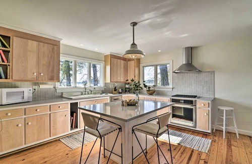 Deltaville Cabaña | Charming Beach Cottage on Fishing Bay