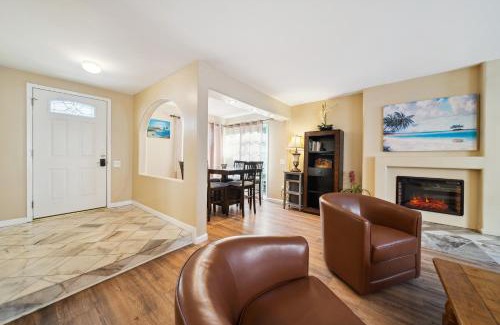Corona del Mar Casa | Charming Beach Duplex Home in Corona del Mar