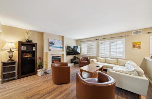Corona del Mar Casa | Charming Beach Duplex Home in Corona del Mar