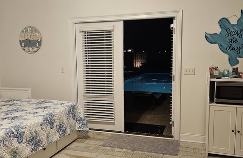 Doerun Apartamento | Charming Beach-Themed Studio Apartment in Doerun, GA with Private Pool