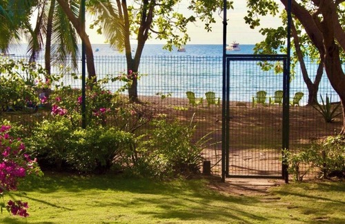 Coco Sunset Hills Casa | Charming Beachfront Family Vacation Home