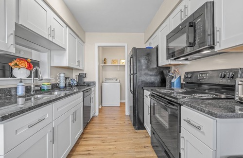 Norfolk Casa | Charming Beachside Duplex: 2 Units -3 Bedrooms-each. Ideal for large families