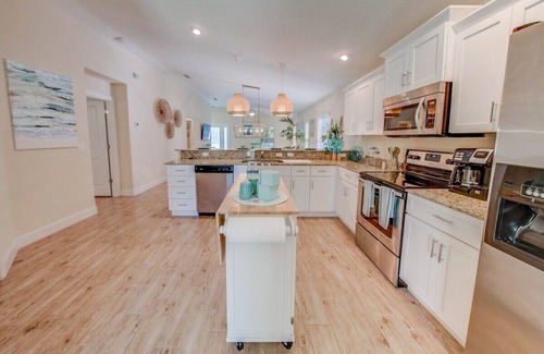 Palm Coast Casa | Charming Beachside Home with Pool