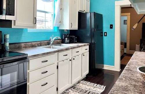 Gulfport Cabaña | Charming Beachside Property Welcomes Pet-Loving Family-Just 7 Blocks Beach!