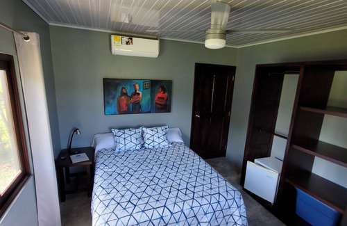 Punta Mala Cama Y Desayuno | Charming bed & breakfast in fantastic Punta Mala, Pedasi with WiFi, AC, pool.