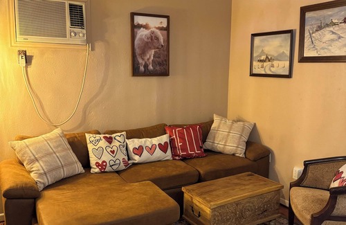 Belton Cama Y Desayuno | Charming bed & breakfast in Belton with Highland Cows
