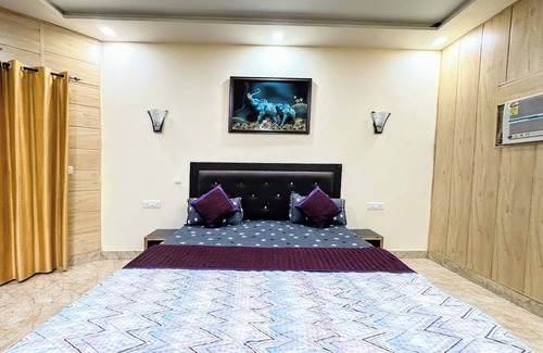 Rakabganj Cama Y Desayuno | Charming bed & breakfast in brilliant Agra with WiFi, AC
