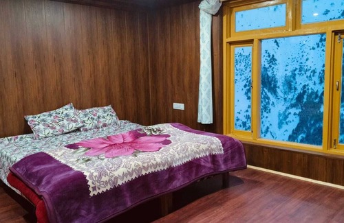 Sissu Cama Y Desayuno | Charming bed & breakfast with WiFi in Raling Khangsar