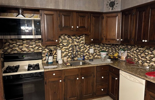 Wilson Casa | Charming bedroom in welcoming Easton with WiFi, AC, shared kitchen and bathroom