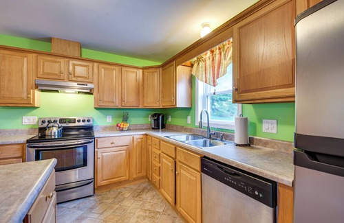 Beach Haven Casa | Charming Berwick Retreat w/ Gas Grill & Deck!