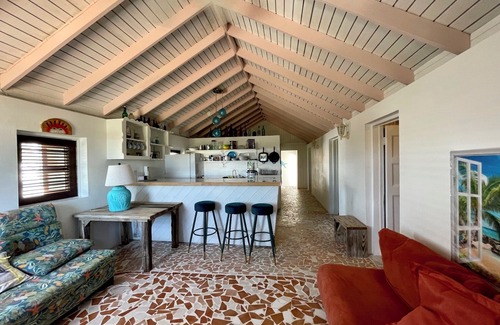 Balfour Town Casa | Charming "Blackbeards Quarters" ,Salt Cay home for family and friends