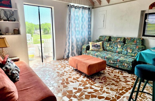 Balfour Town Casa | Charming "Blackbeards Quarters" ,Salt Cay home for family and friends