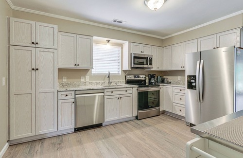 Bluffton Cabaña | Charming Bluffton Vacation Home w/ Yard!