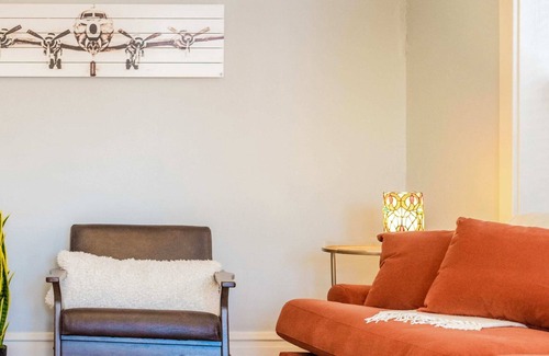 Southwest Garden Condominio | Pintoresco y encantador + ubicación perfecta con garaje