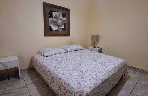 Duque de Caxias Casa | Charming 1-bedroom apartment with WiFi, AC in Centro Duque de Caxias