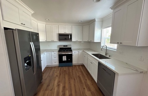 South of Conant Casa | Charming brand new 2-bedroom house in welcoming Long Beach with AC, WiFi