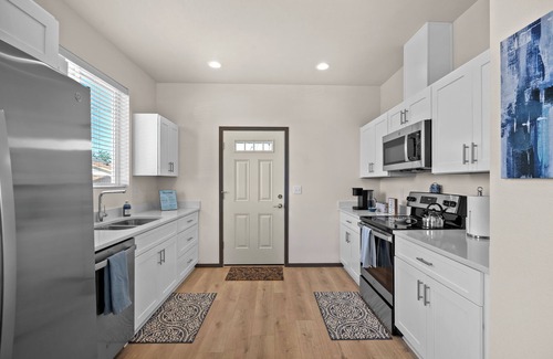 Logan Casa | Charming Brand New Built House in lively Spokane-Free Parking+AC!