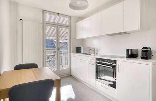 Breite Apartamento | Charming Breite 3 Room w/ Washer & Storage, nr Market, by Blueground