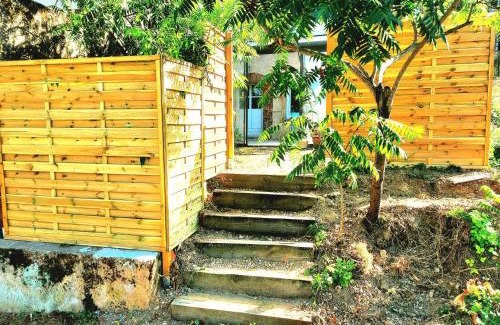 Ayguesvives Apartamento | Charming brickyard cottage near a lock
