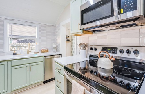 Pooler Casa | Charming & Bright 2 bedroom ~ Close to Downtown Savannah / Airport