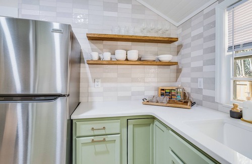 Pooler Casa | Charming & Bright 2 bedroom ~ Close to Downtown Savannah / Airport