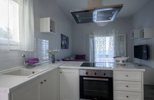 Apraos Apartamento | Charming bright apartment near the sea, private terrace!