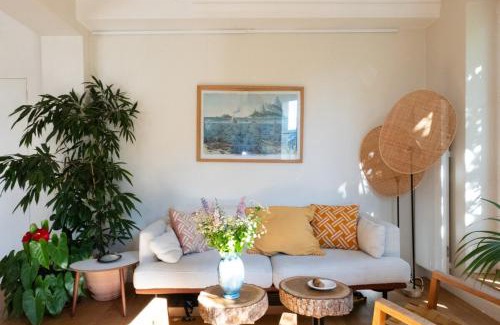 Combat Apartamento | Charming & bright apartment with rolling balcony