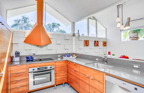 Araby Commons Condominio | Charming & bright mid-century condo with shared pool - Free WiFi