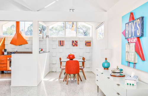Araby Commons Condominio | Charming & bright mid-century condo with shared pool - Free WiFi
