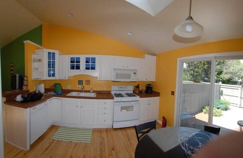 Douglas Condominio | Encantador y luminoso Saugatuck / Douglas Getaway Condo en una ubicación ideal